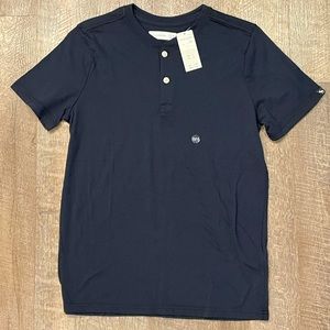 Abercrombie kids quarter button down tee. NWT.